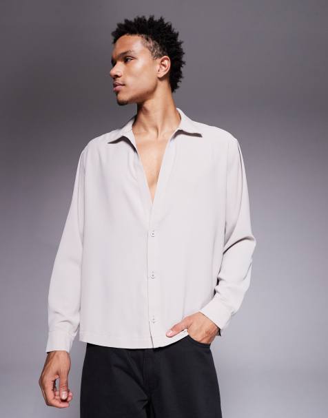 ASOS DESIGN – Relaxed-Fit-Hemd aus Satin in Beige mit offenem Ausschnitt - view 1