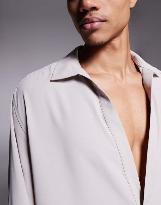 ASOS DESIGN – Relaxed-Fit-Hemd aus Satin in Beige mit offenem Ausschnitt, 5 von 5