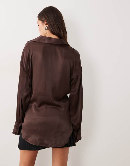 ASOS DESIGN – Relaxed-Fit-Hemd aus Satin in Schokobraun mit seitlicher Schnürung, 3 von 4