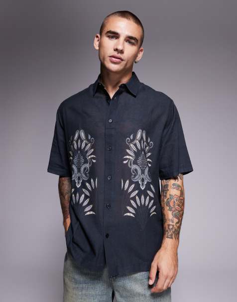 ASOS DESIGN – Relaxed-Fit-Hemd in Schwarz mit Brustprint - view 1