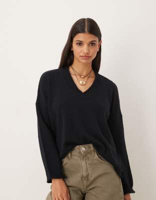 ASOS DESIGN - Relaxed Fit Pullover in Schokobraun mit Rollsaum und V-Ausschnitt-Brown
