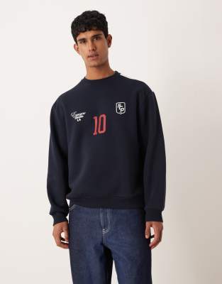 Relaxed Fit Sweatshirt in Marineblau mit Fußball-Prints Marineblau L