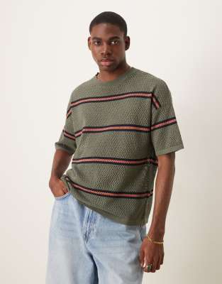 Relaxed Fit T-Shirt aus offenmaschigem Strick in gestreiftem Grün-Gelb Gelb M
