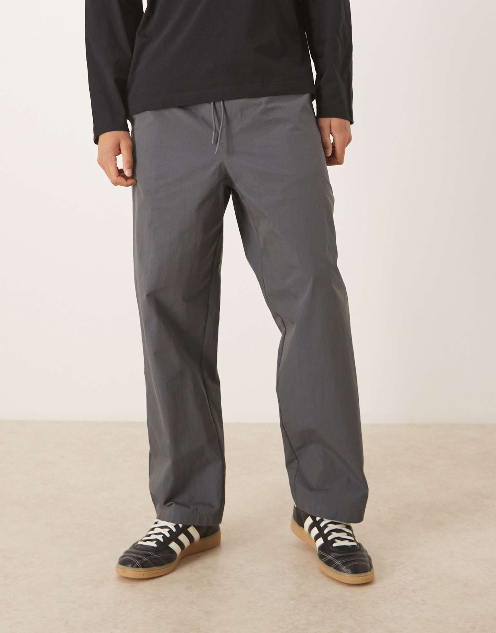 Зауженные брюки свободного кроя от ASOS DESIGN из темно-коричневого нейлона