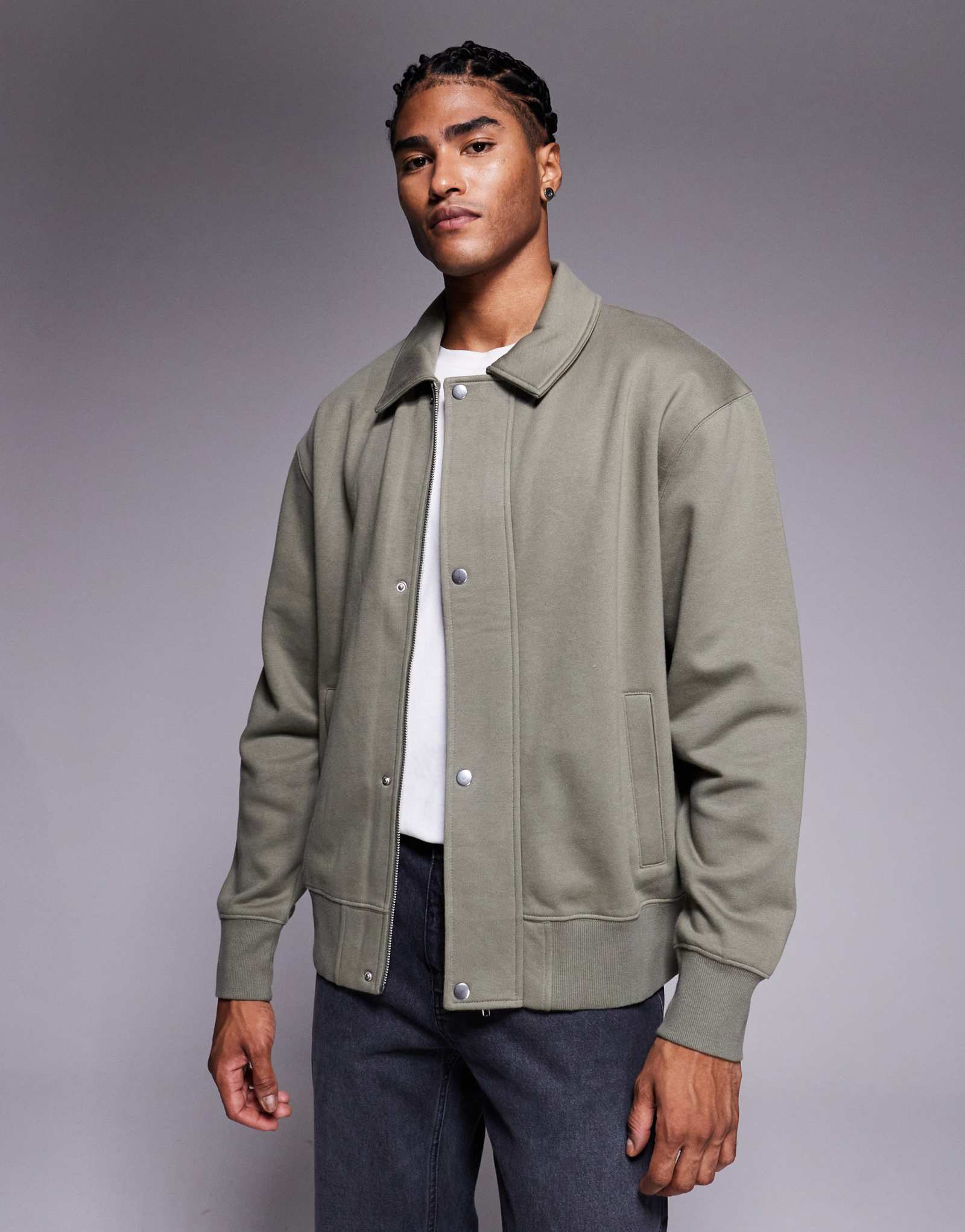 ДИЗАЙНЕРСКАЯ куртка-бомбер из джерси свободного кроя цвета хаки от ASOS DESIGN