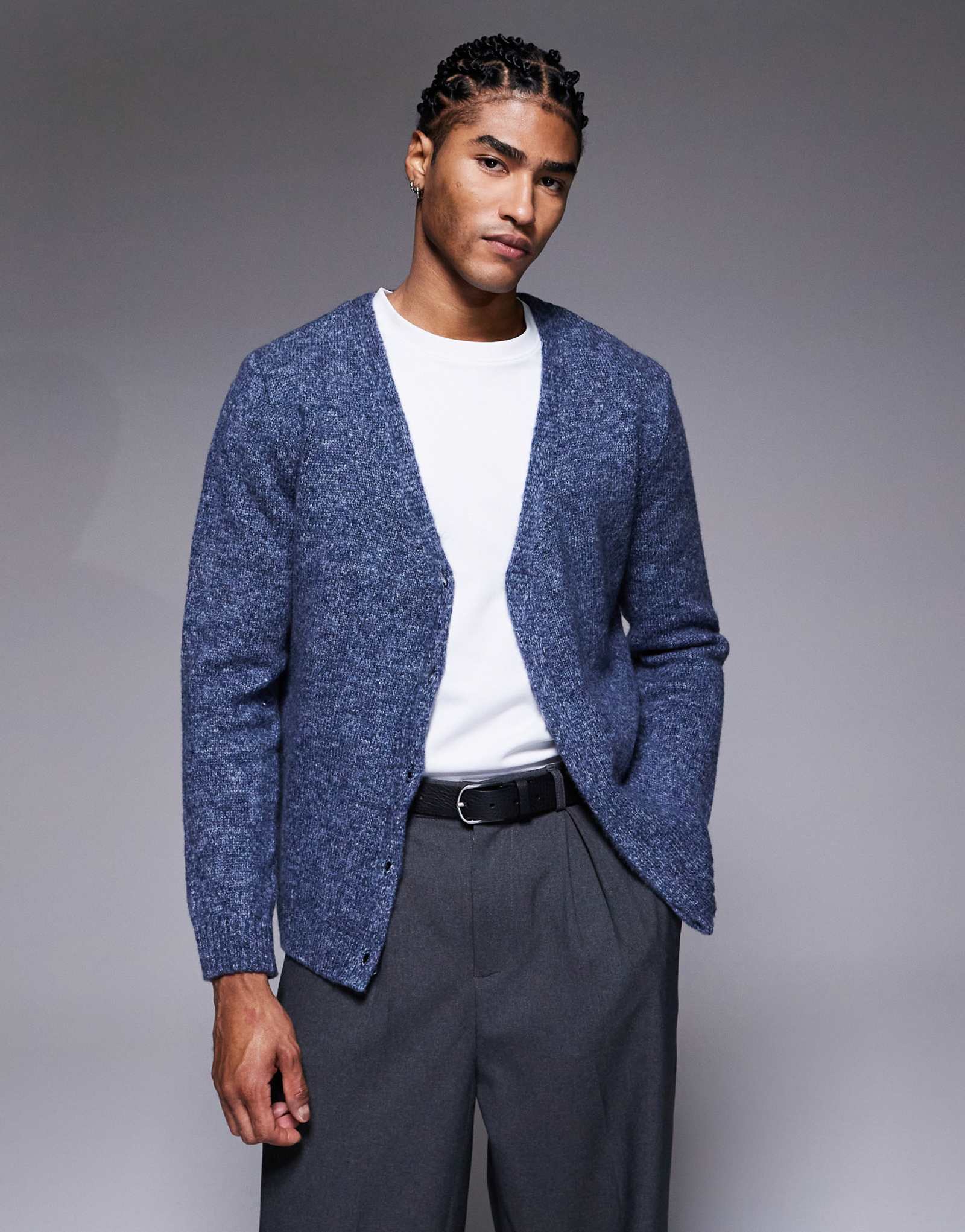 Вязаный кардиган свободного кроя с v-образным вырезом и потайной планкой синего цвета от ASOS DESIGN