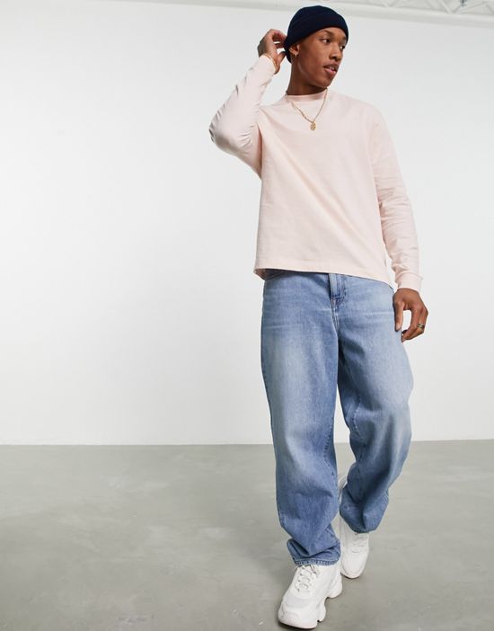 https://images.asos-media.com/products/asos-design-relaxed-long-sleeve-t-shirt-in-pink-with-disco-skate-back-print/201658032-4?$n_550w$&wid=550&fit=constrain