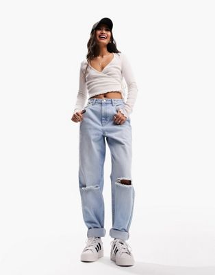 ASOS DESIGN relaxed mom jean in light blue with knee rips