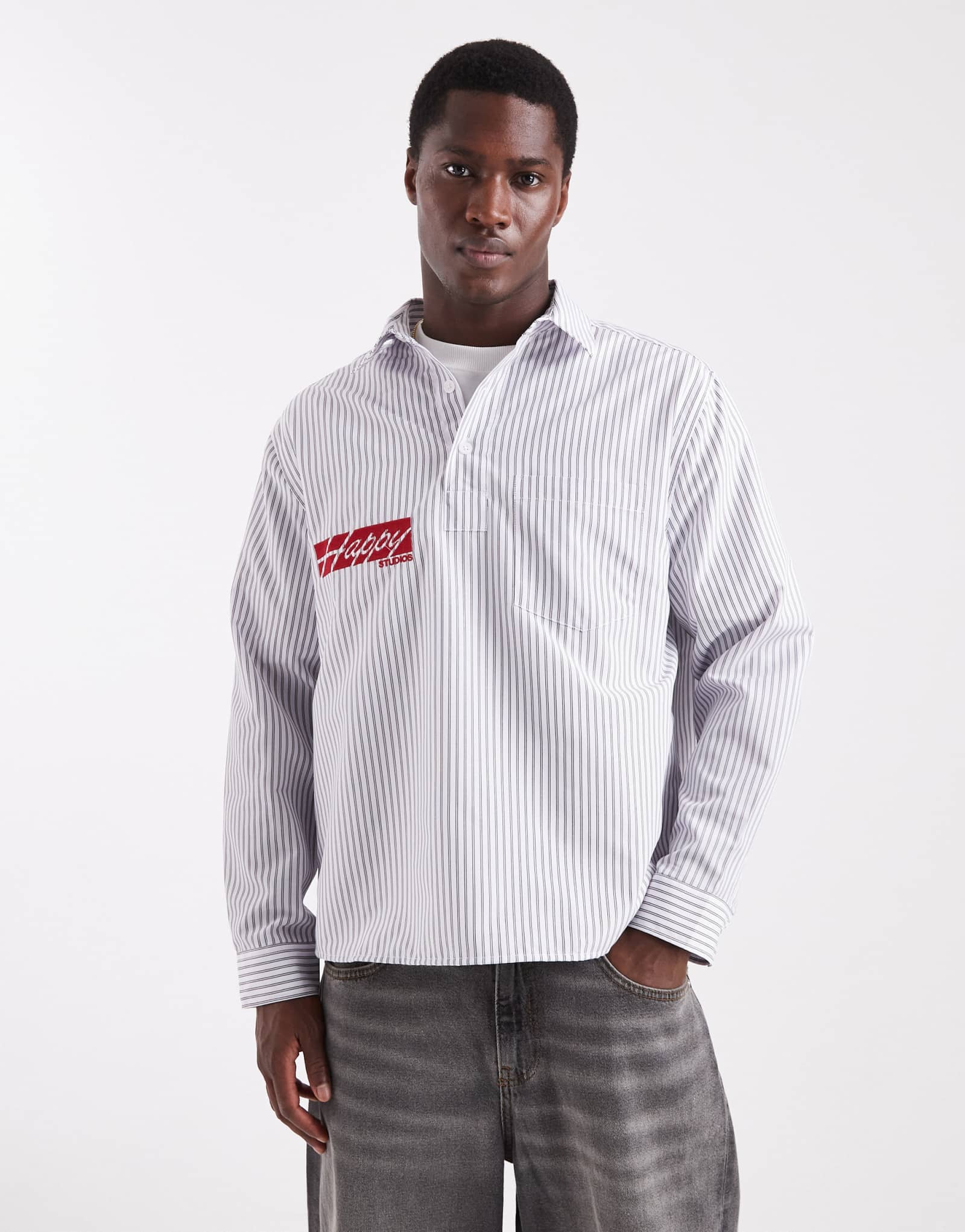 Непринужденная верхняя рубашка ASOS DESIGN с нагрудным карманом и вышивкой на груди в бордовую полоску