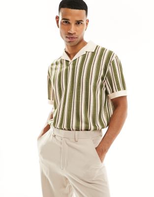 Mens White Vertical Pattern Polo Shirt – Retro Knit Short Sleeve Summer Casual Shirt main image 0