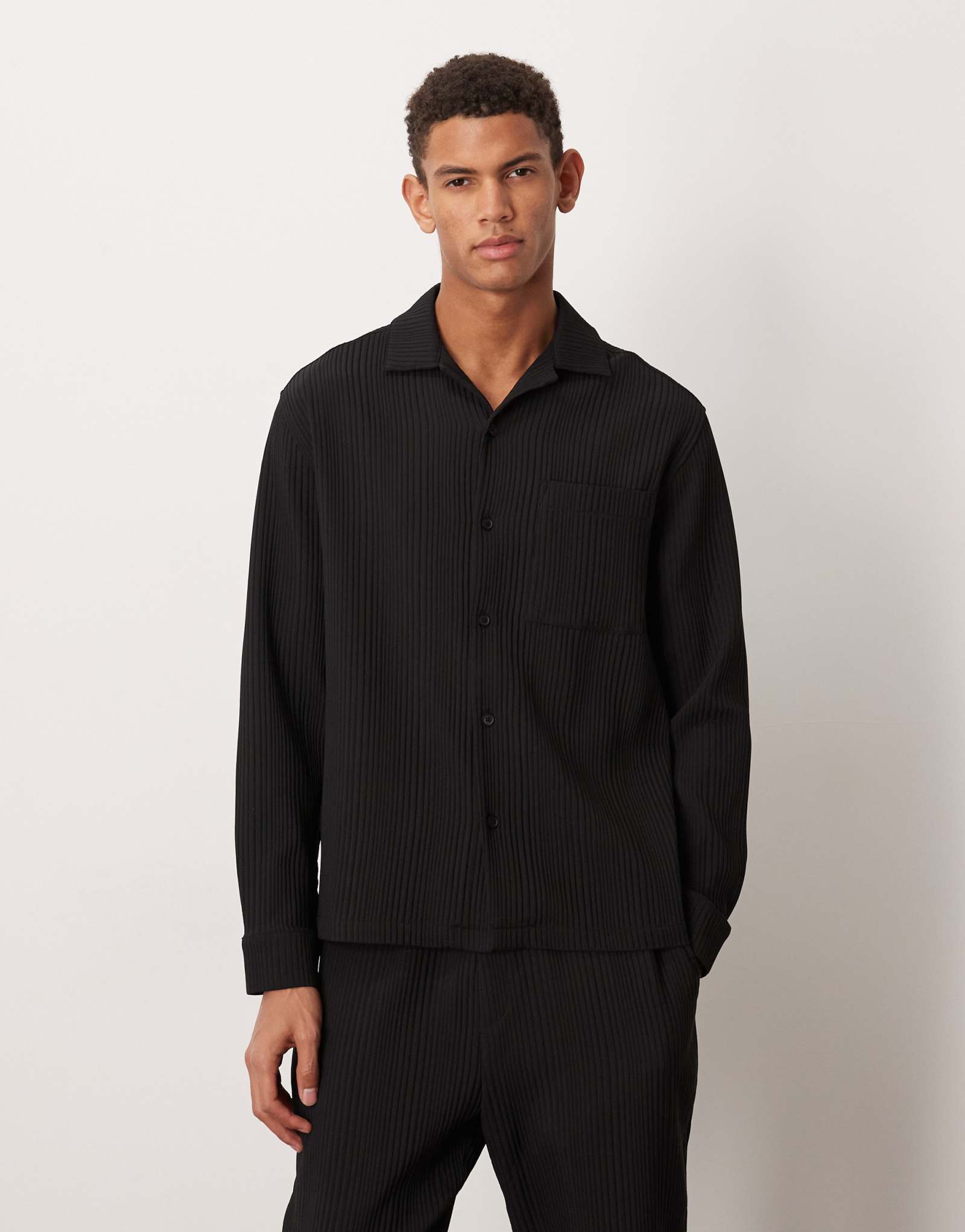 ДИЗАЙНЕРСКАЯ рубашка revere plisse в спокойном черном цвете от ASOS - часть комплекта