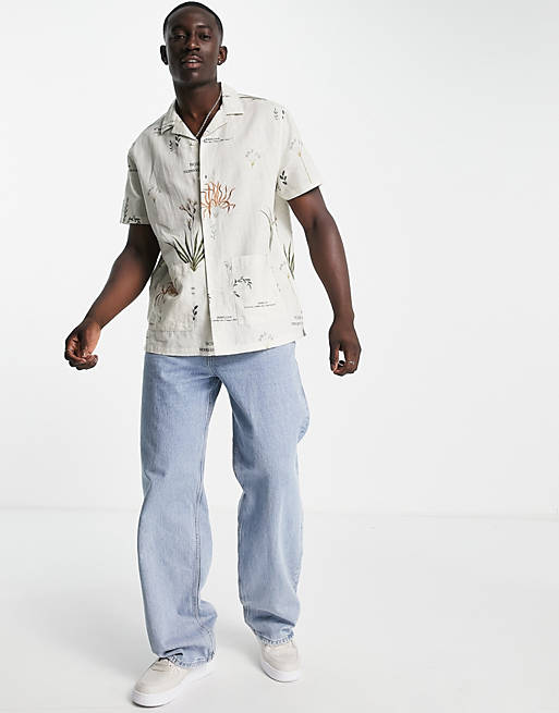  relaxed revere shirt in linen mix with all over text and floral print 