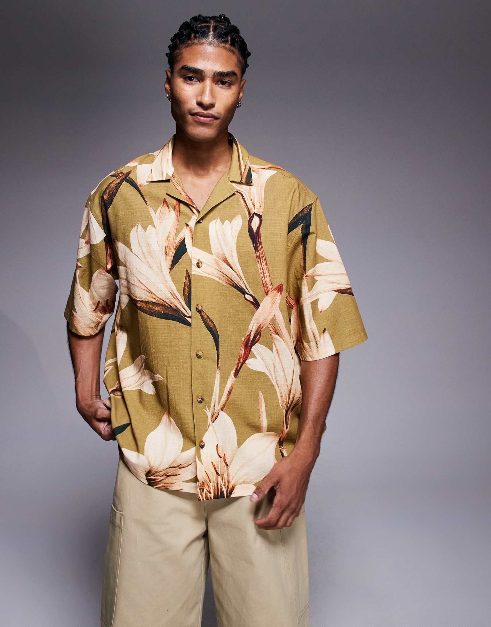 Непринужденная рубашка revere от ASOS DESIGN с цветочным принтом цвета хаки