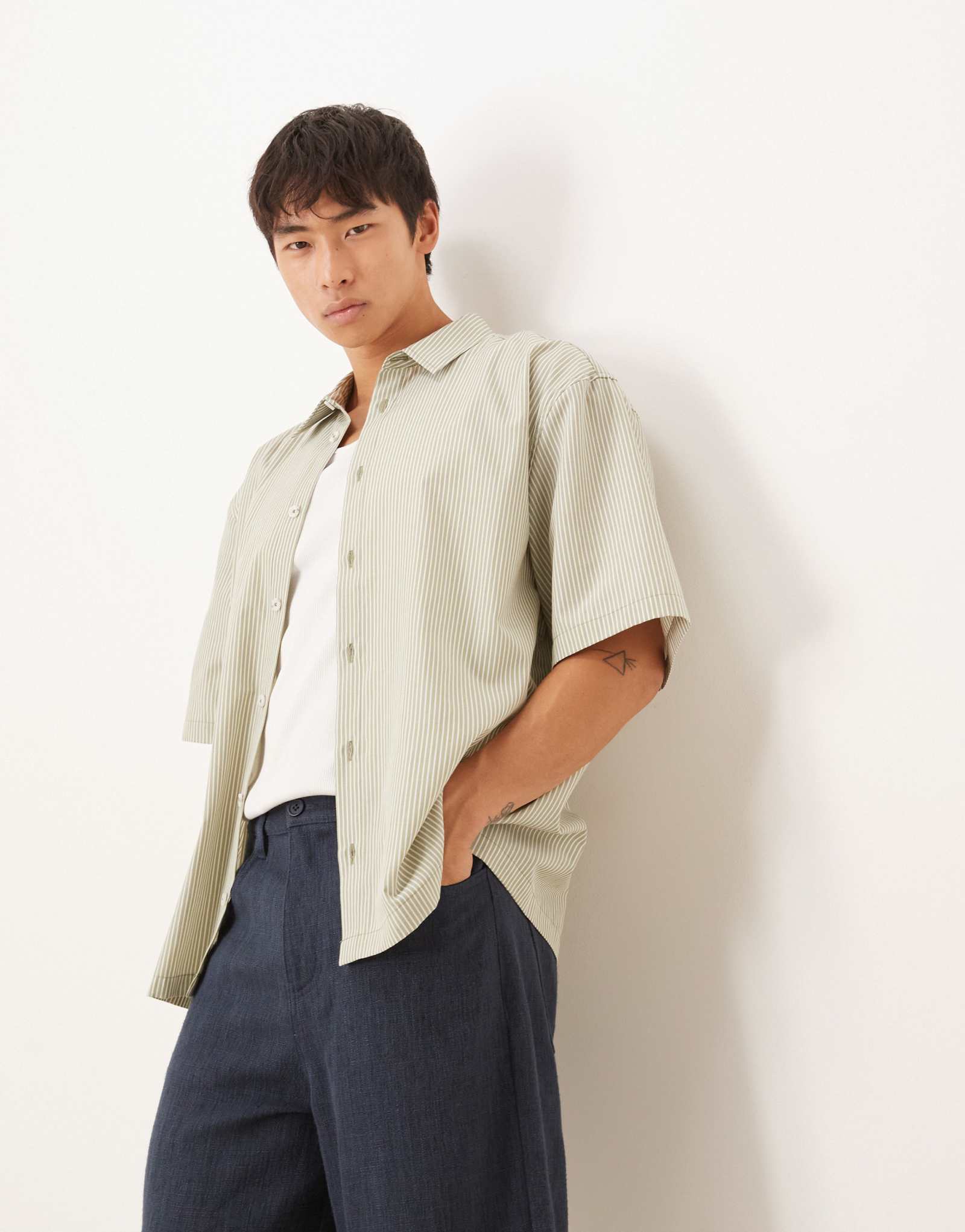 Непринужденная рубашка ASOS DESIGN в полоску цвета хаки
