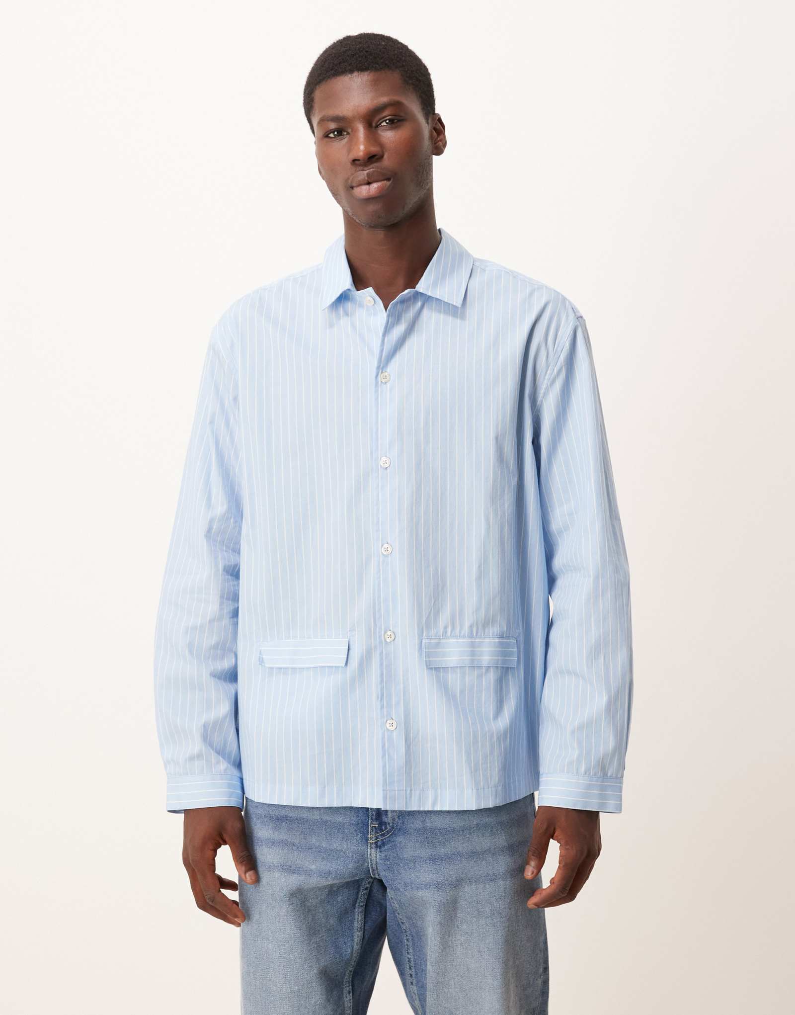 Непринужденная рубашка ASOS DESIGN с карманами в синюю полоску