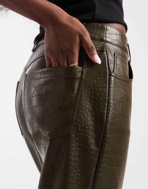 ASOS DESIGN relaxed straight leg broek van imitatieleer in olijfgroen croco, 3 van 5