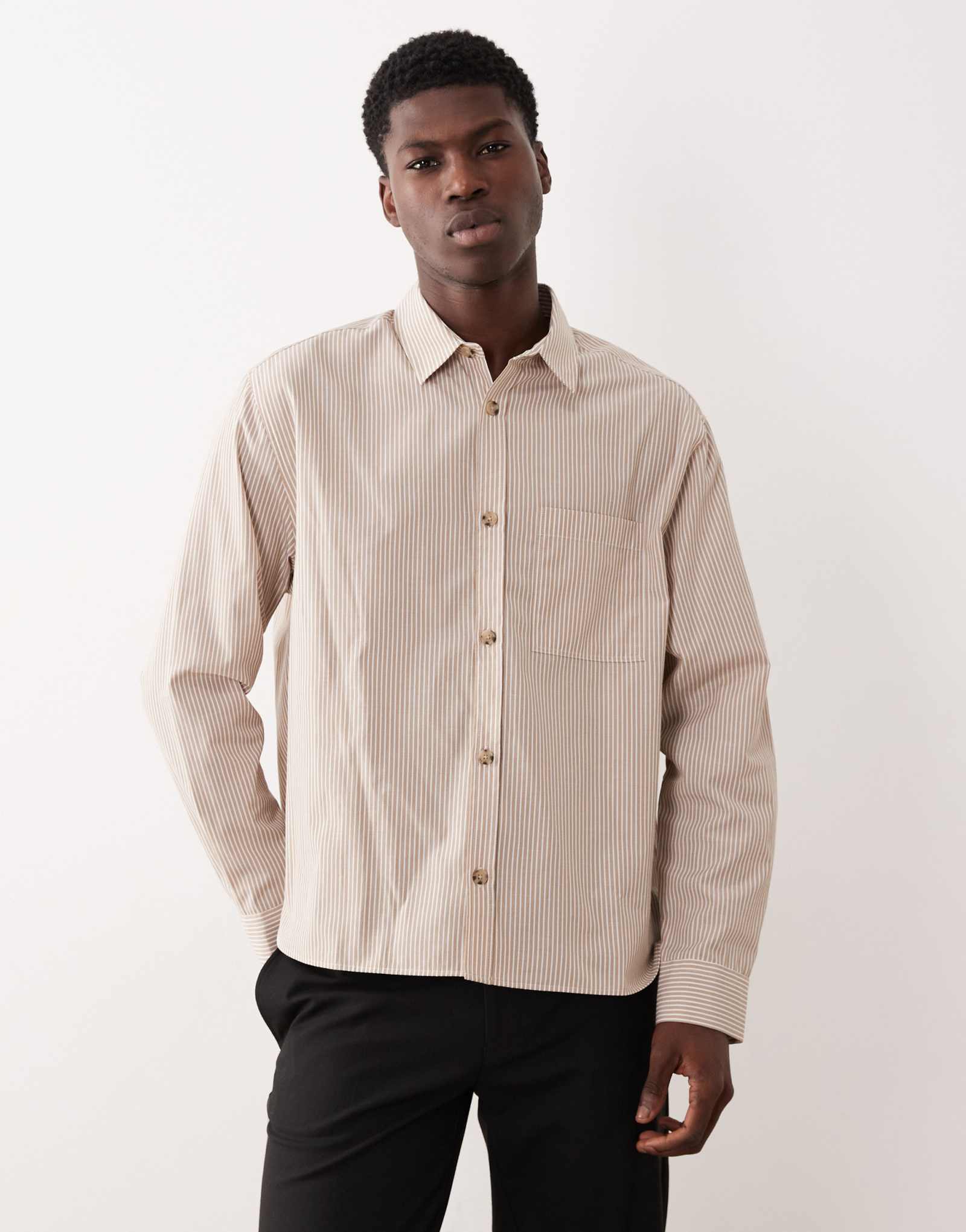 Непринужденная рубашка в полоску с разрезом по низу бежевого цвета от ASOS DESIGN
