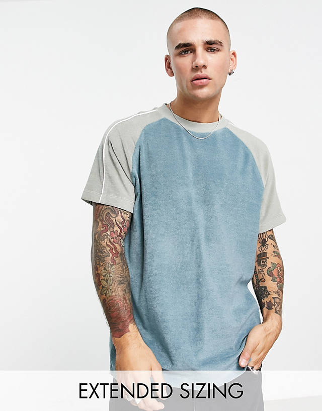 ASOS DESIGN - relaxed t-shirt in blue towelling with contrast raglan sleeves