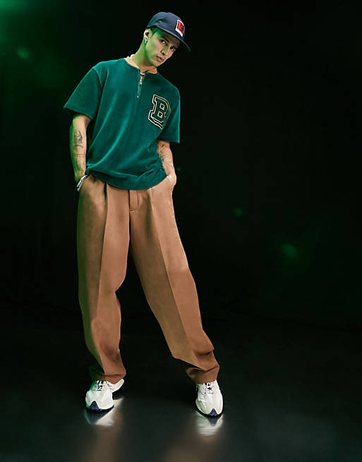 Men relaxed t-shirt in green ribbed velour with embroidery 