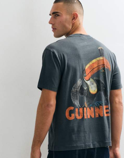 ASOS DESIGN relaxed T-shirt med Christmas Guinness-print i vasket sort - view 1