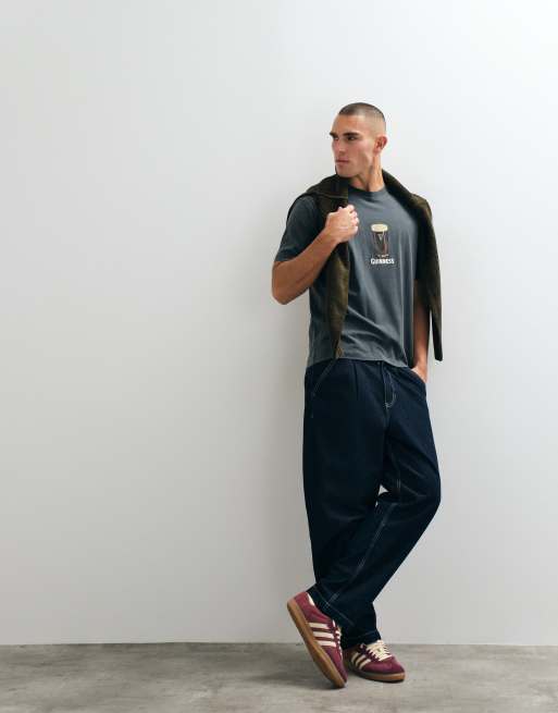 ASOS DESIGN relaxed T-shirt med Christmas Guinness-print i vasket sort, 3 af 5