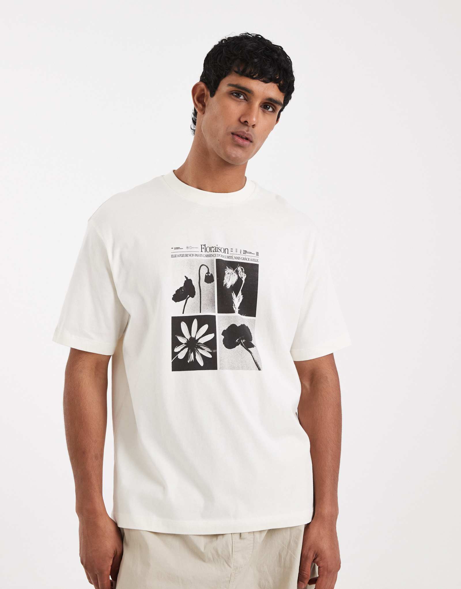 Непринужденная футболка ASOS DESIGN с абстрактной цветочной графикой кремового цвета