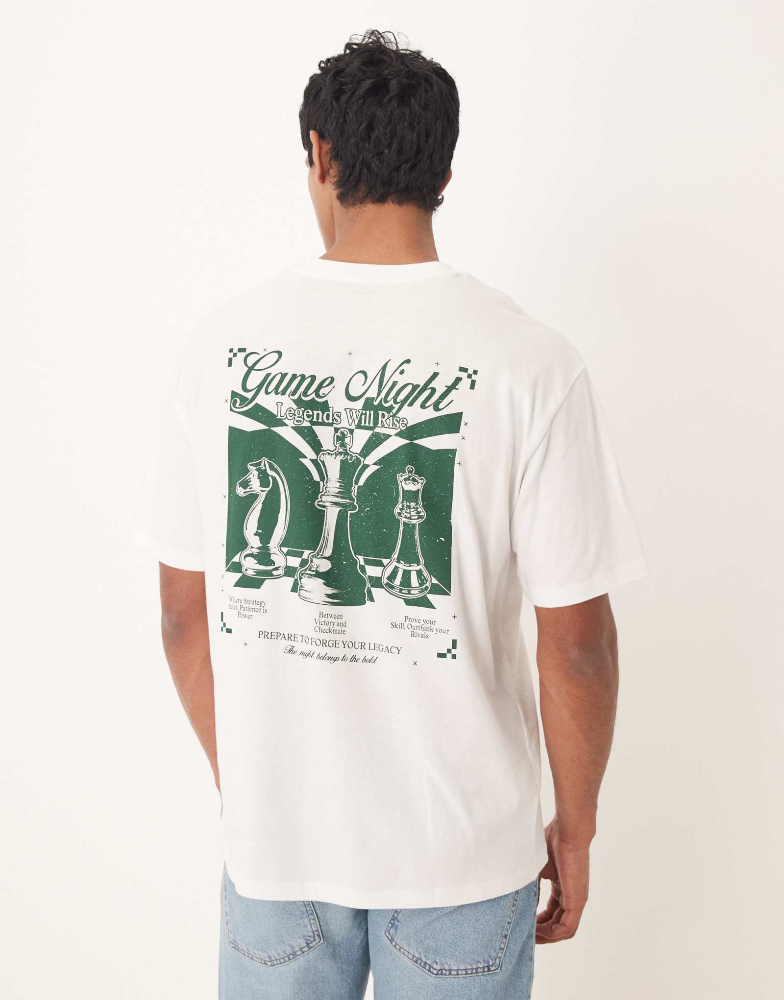 Непринужденная футболка ASOS DESIGN с шахматным рисунком кремового цвета