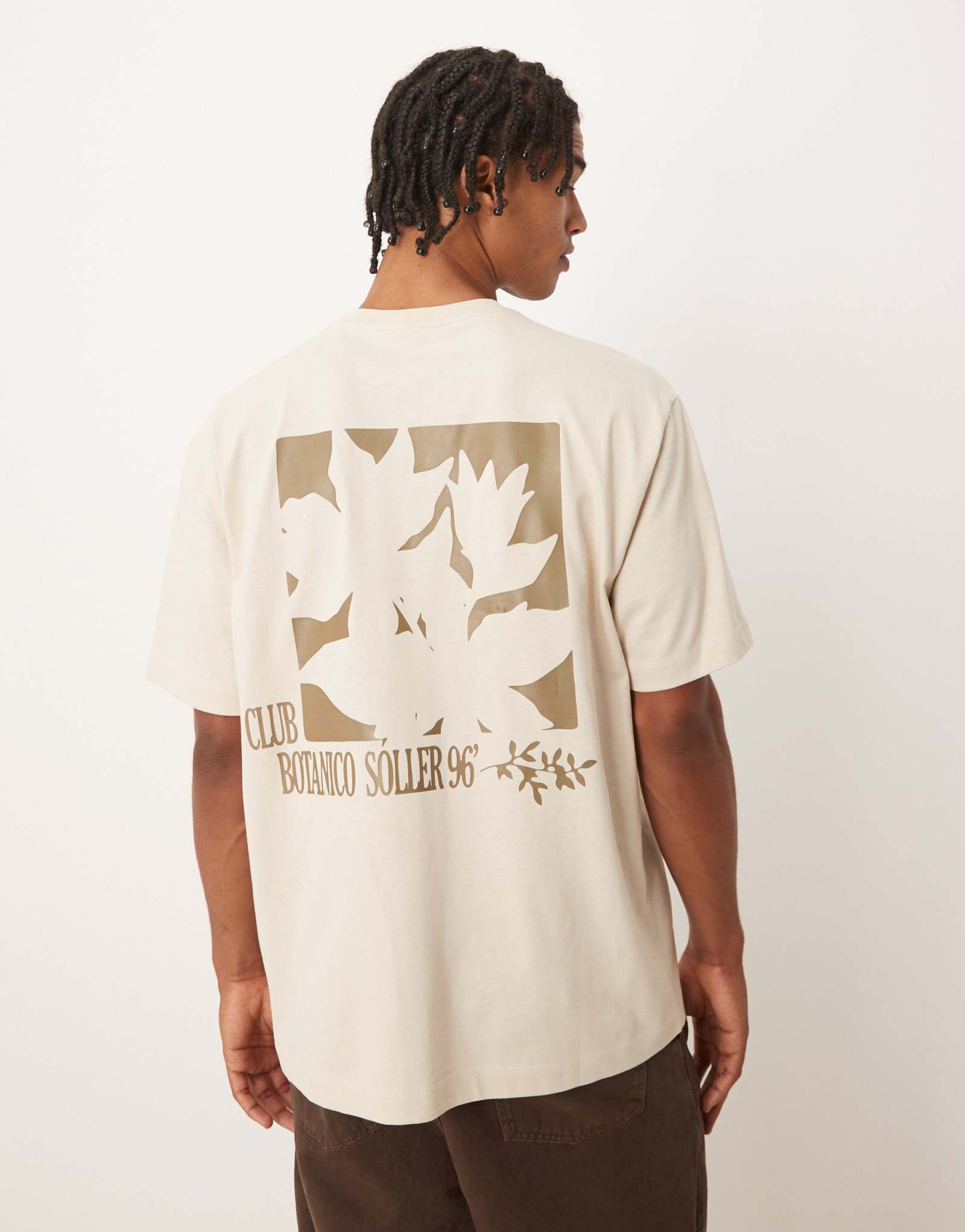 Непринужденная футболка ASOS DESIGN с цветочным принтом сзади, белоснежного цвета 