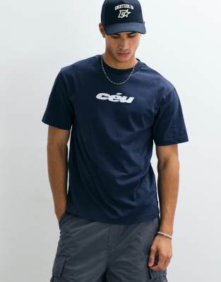 Непринужденная футболка ASOS DESIGN с текстовой аппликацией и темно-синий блейзер