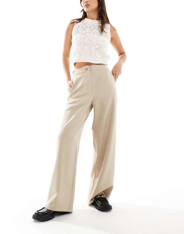 ASOS DESIGN - relaxed tailored trousers in stone