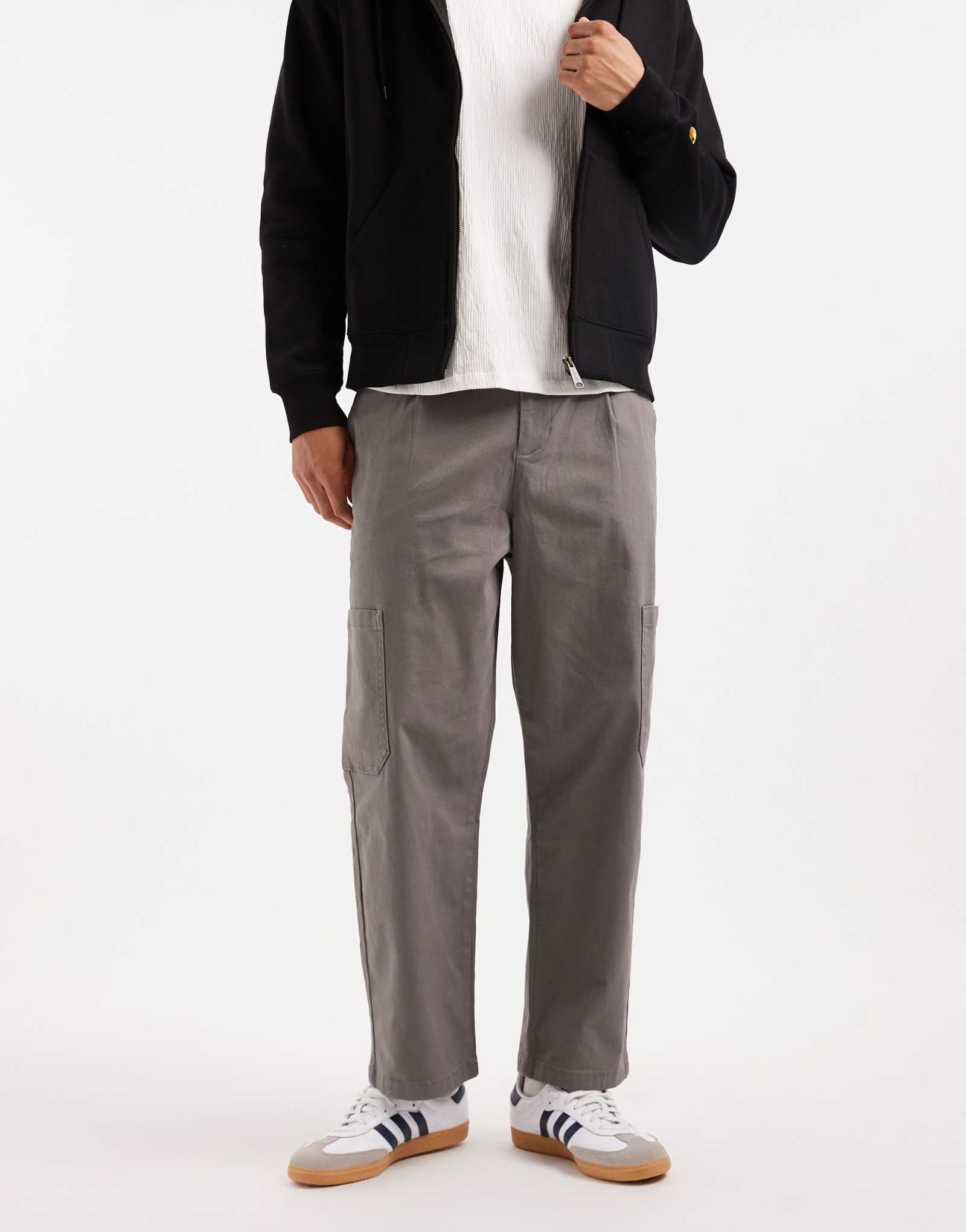 Зауженные брюки-карго от ASOS DESIGN свободного кроя темно-коричневого цвета со складками