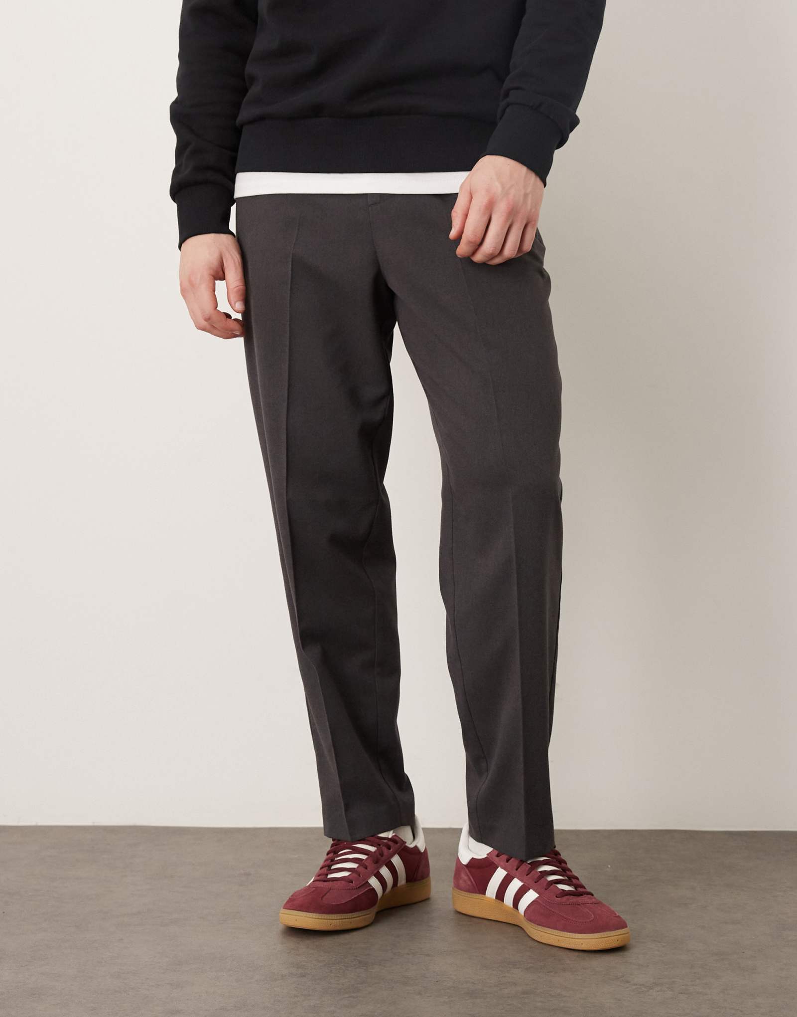 Зауженные фланелевые брюки-клеш ASOS DESIGN с эластичным поясом цвета древесного угля