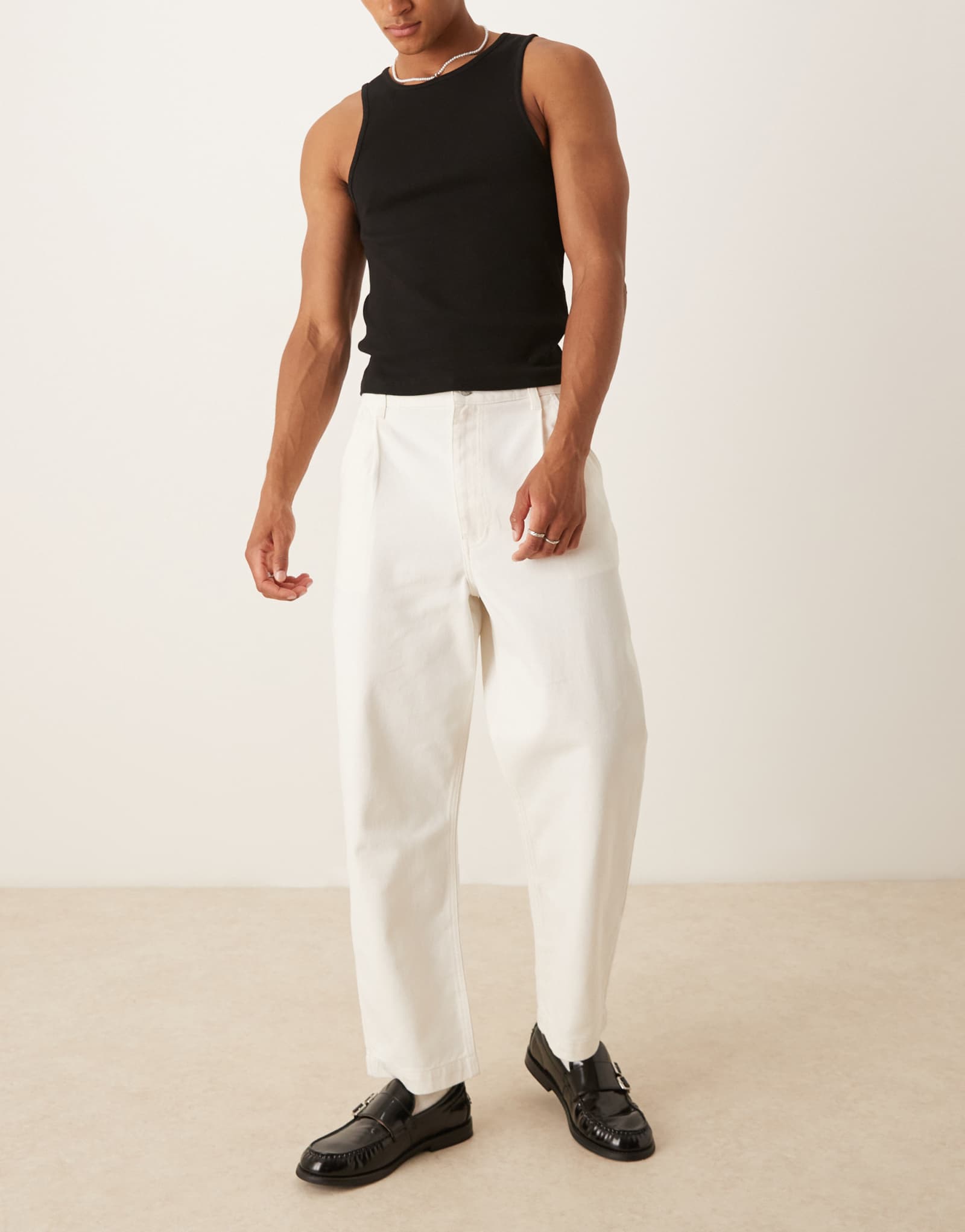 Непринужденные зауженные джинсы ASOS DESIGN цвета экрю