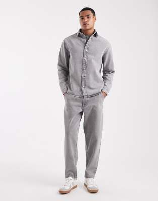 relaxed tapered jeans in light gray wash - part of a set