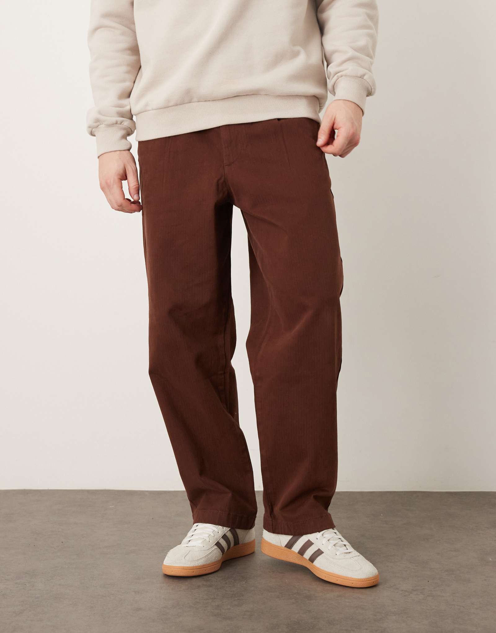 Непринужденные зауженные брюки ASOS DESIGN коричневого цвета в елочку