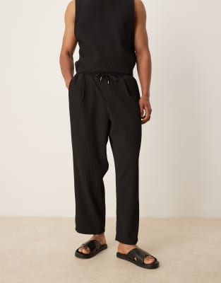 relaxed tapered plisse sweatpants in black
