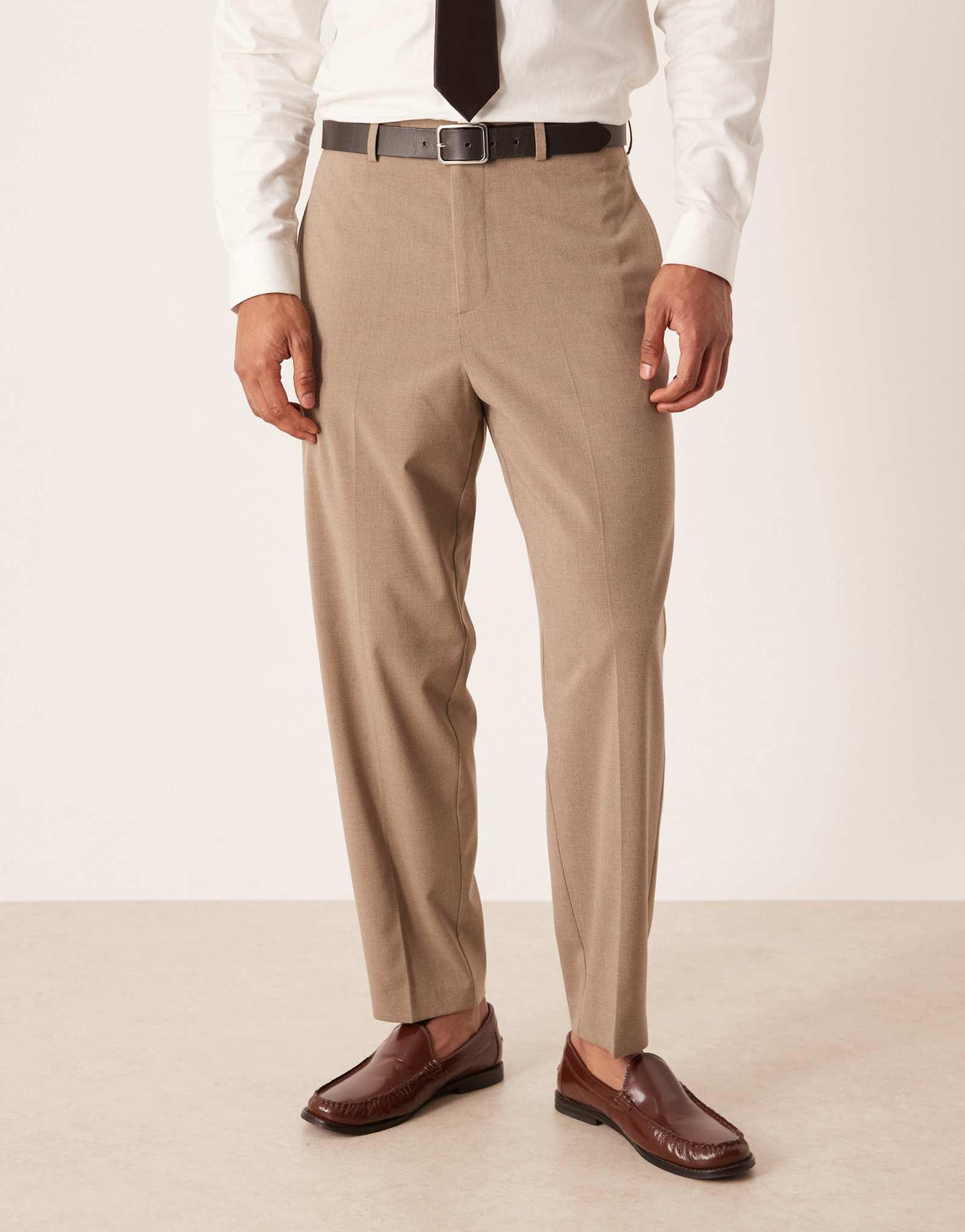 Непринужденные зауженные брюки от ASOS DESIGN для костюма бежевого цвета