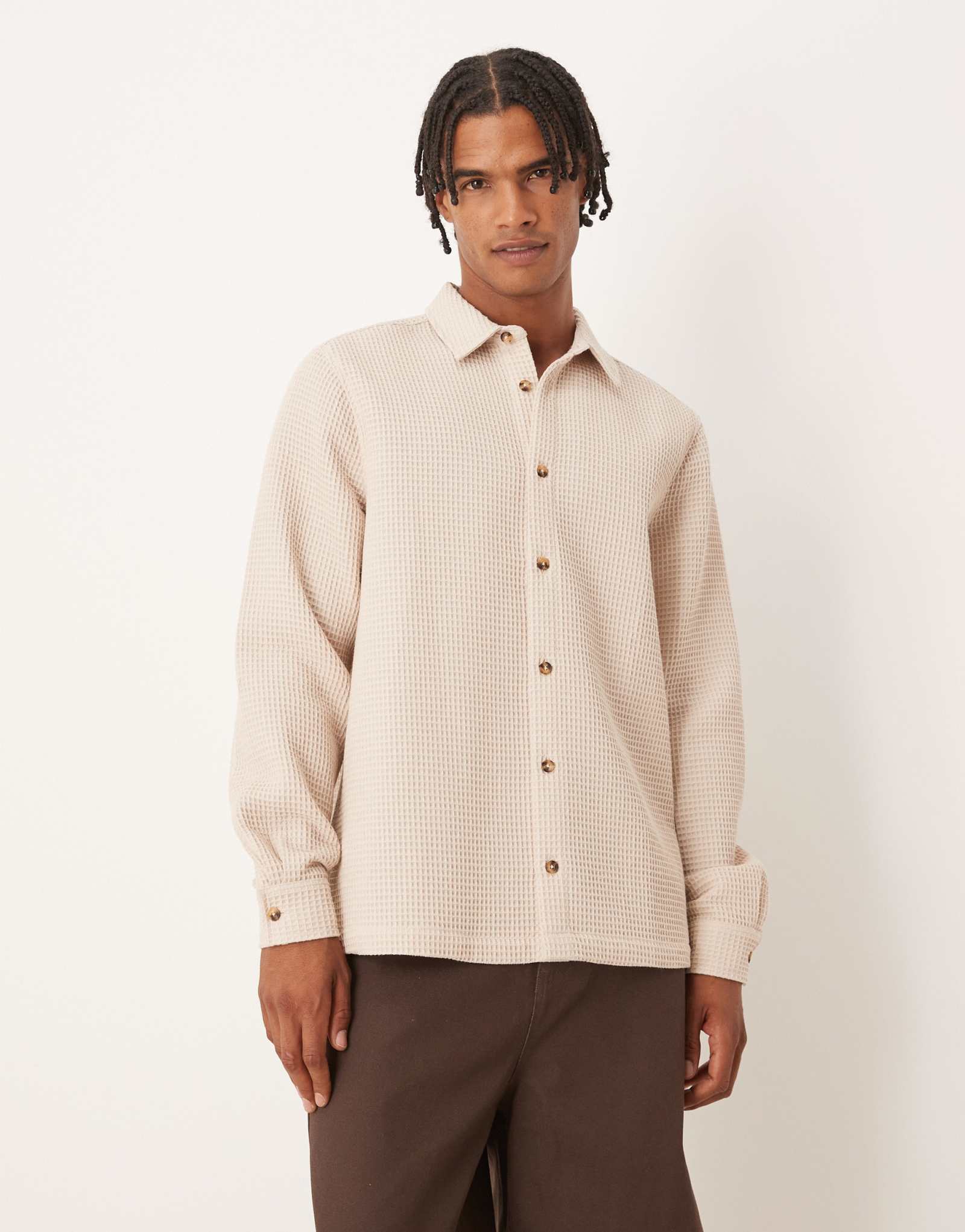 Рубашка ASOS DESIGN с непринужденной текстурой нейтрального цвета