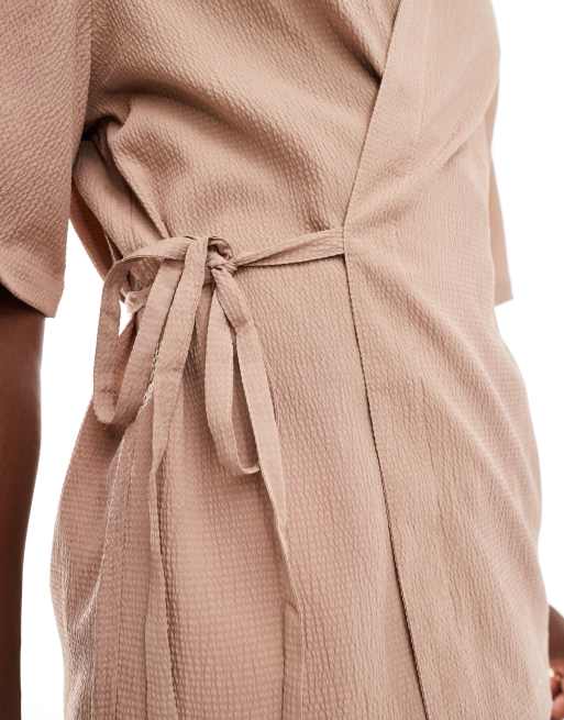 ASOS DESIGN relaxed wrap around textured shirt in dusty pink, 3 of 4