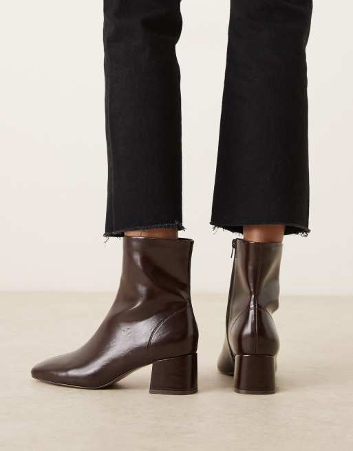 ASOS DESIGN - Relay - Nette enkellaarzen met hak in chocoladebruin