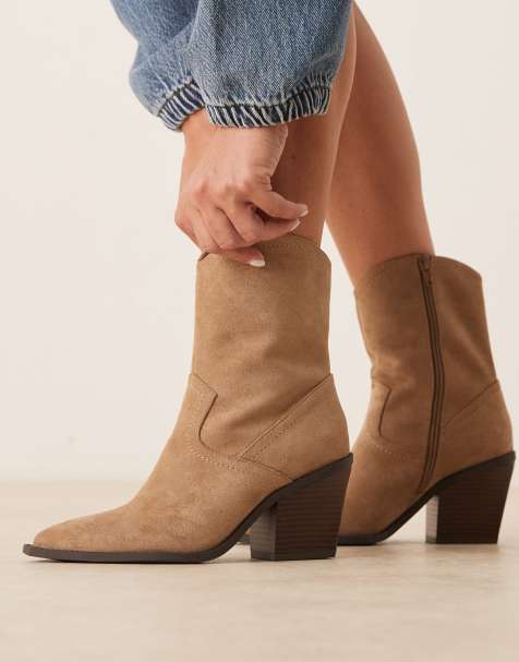 ASOS DESIGN – Remedy – Brungrå boots i mockaimitation med cowboystil, klackar och bred passform - view 1