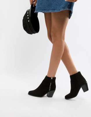 ankle boots with zip