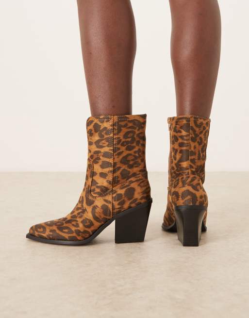 ASOS DESIGN – Remone – Kowbojki na obcasie we wzór w panterkę, 3 z 4