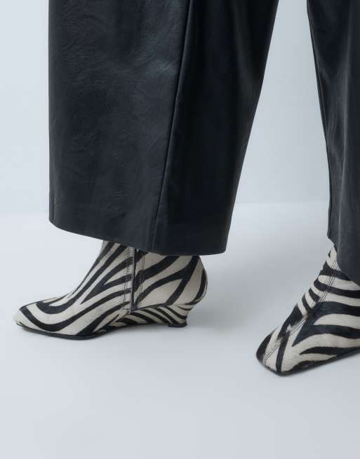 ASOS DESIGN Renata bottines habillées à talon compensé en cuir véritable avec poil imprimé zébré, 3 de 5