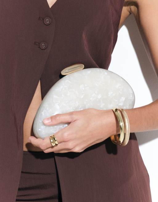 ASOS DESIGN resin abstract hard box clutch in cream with chain strap, 2 of 4