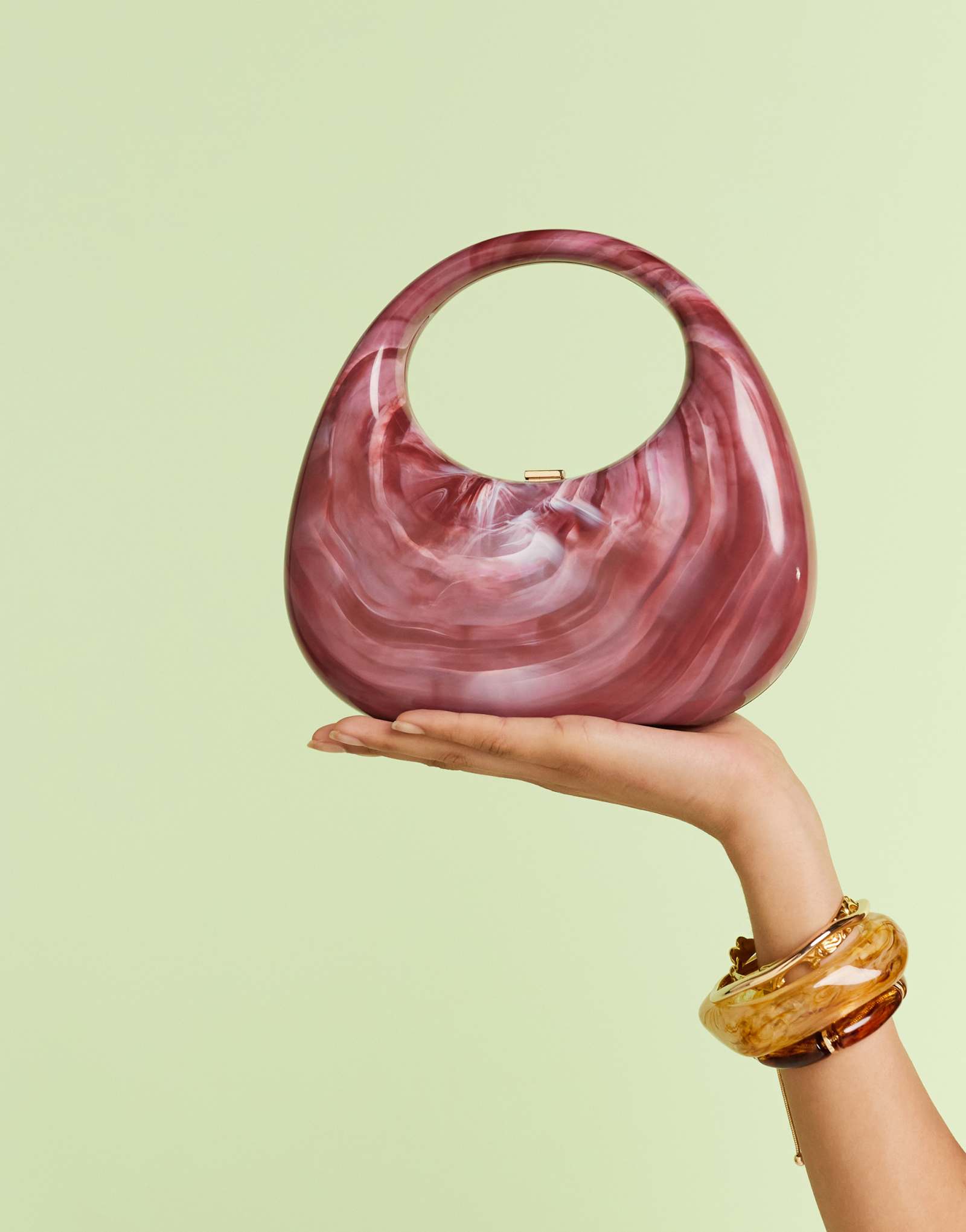 Сумка-клатч ASOS DESIGN в жестком футляре из смолы розового цвета