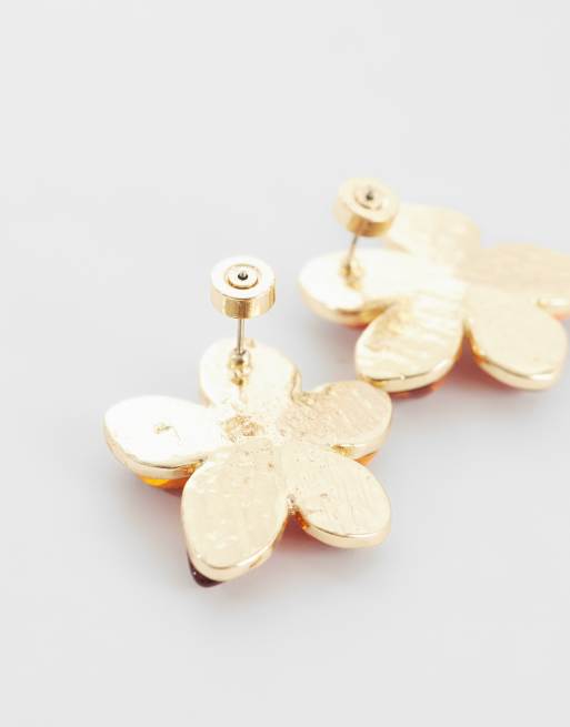 ASOS DESIGN ørestikker med blomsterdesign i ravfarvet resin, 3 af 4