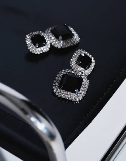 ASOS DESIGN ørestikker med vedhæng med krystaldetalje og sorte sten i sølvtonet, 2 af 3