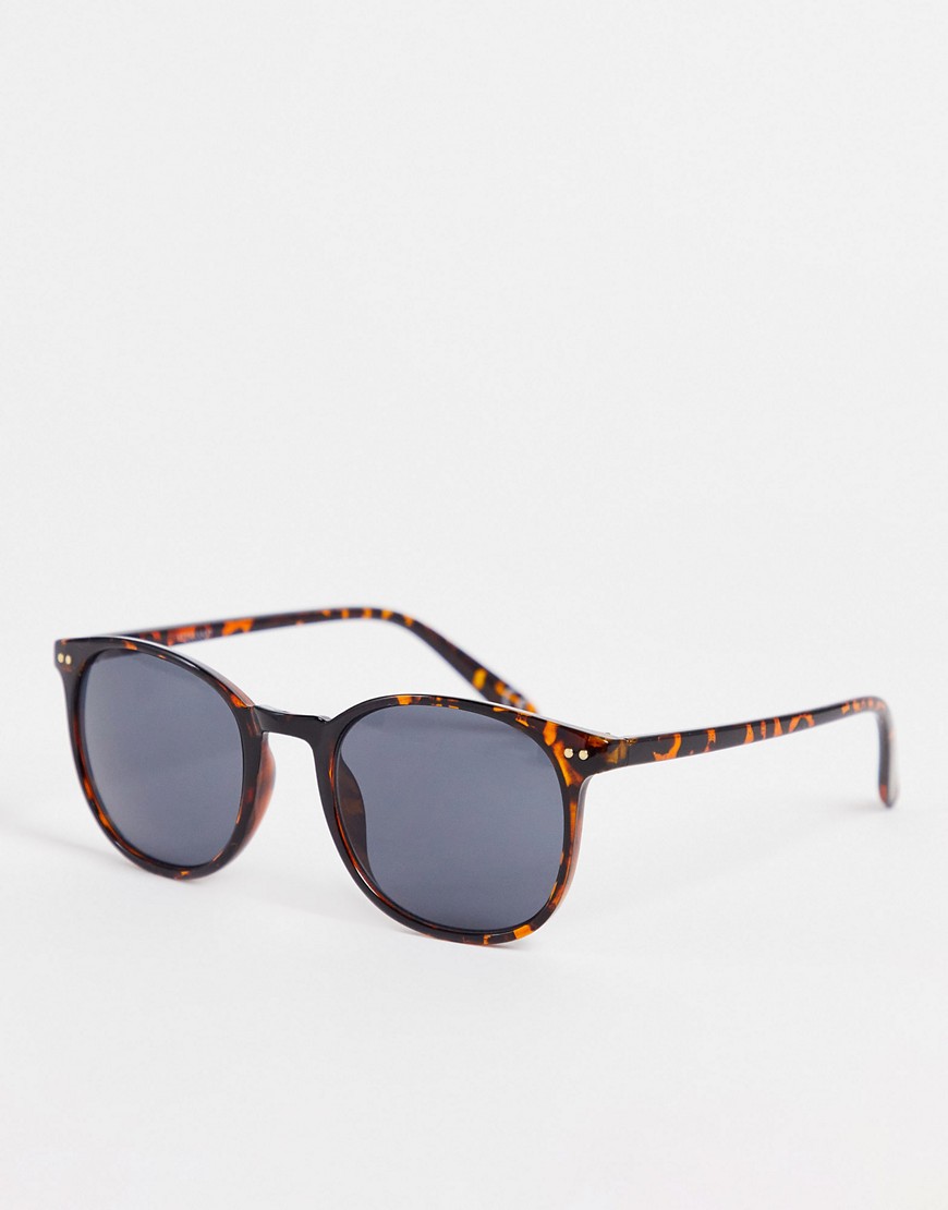 ASOS DESIGN retro round sunglasses with smoke lens in tortoiseshell-Brown