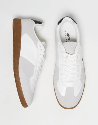 ASOS DESIGN retro sneakers in white with gum sole 7790₽